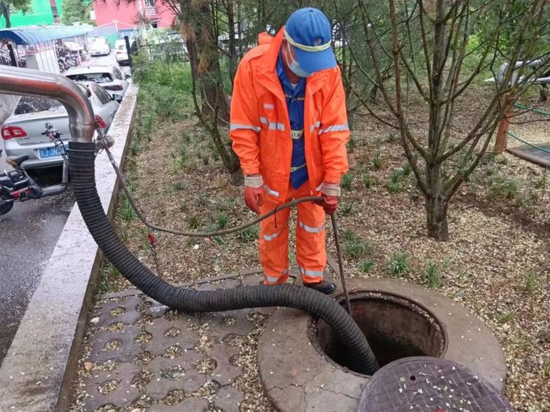 环雅丽都：风雨兼程，“汛”速出击！