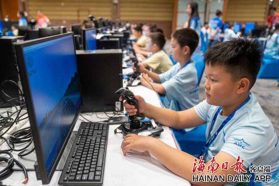 琼海:千名小飞行员技能大比拼