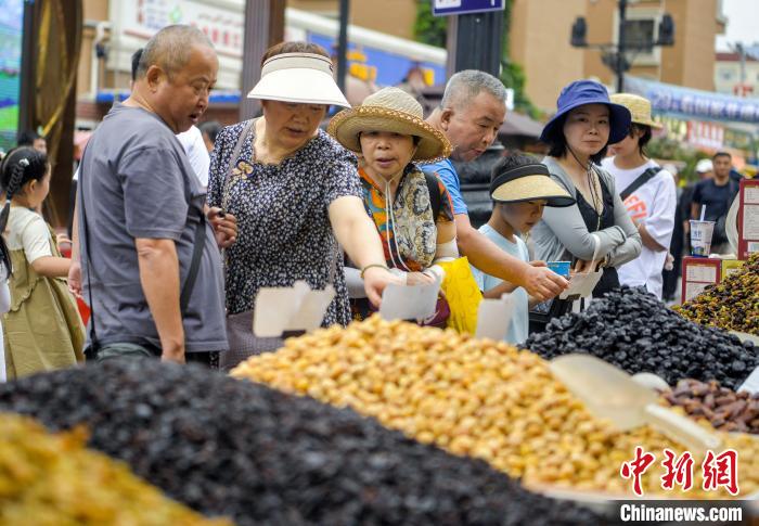 新疆暑期旅游热度持续攀升