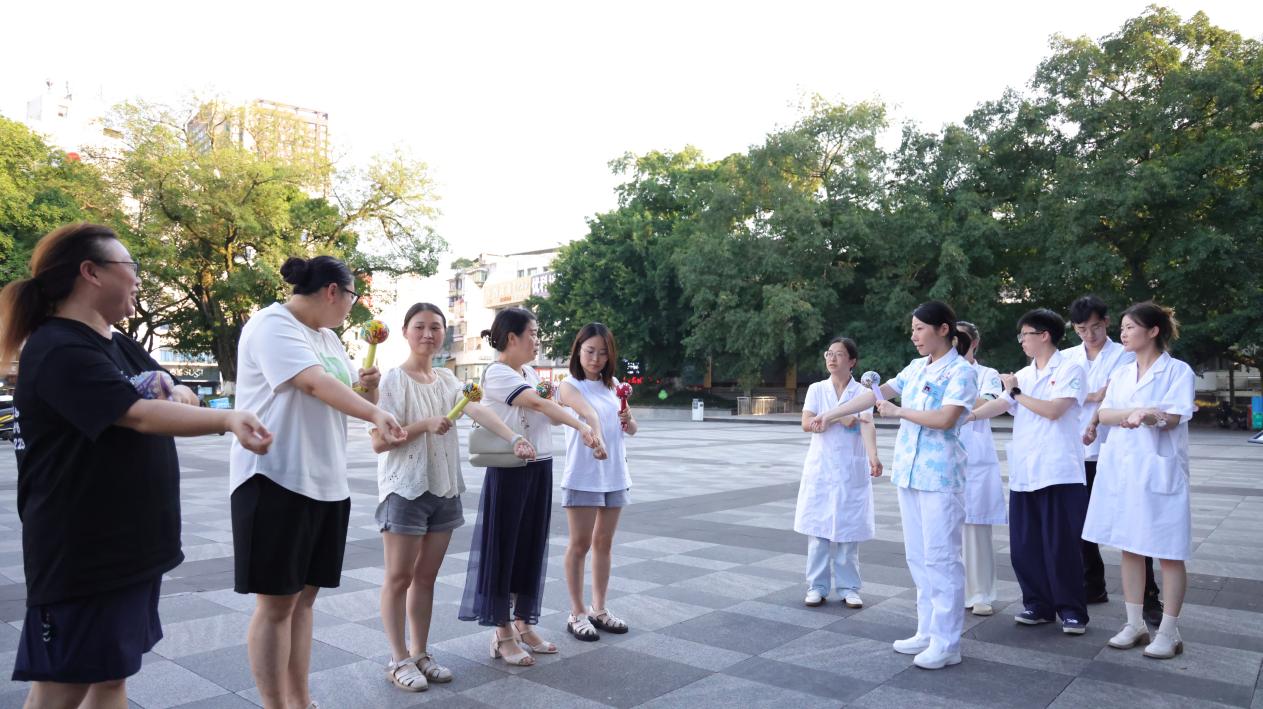 重庆荣昌中医药文化科普集市邀请市民体验传统养生法