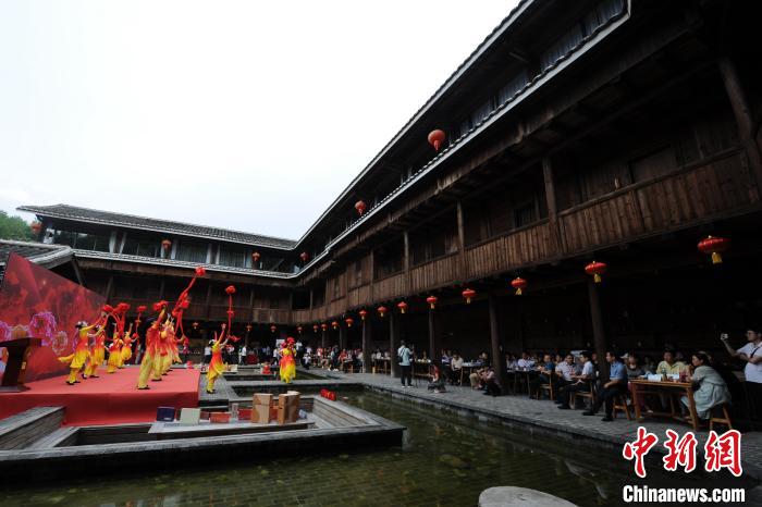 遇见福建:永定土楼里话两岸民宿融合