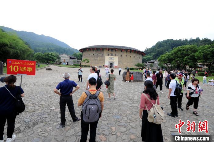 遇见福建:永定土楼里话两岸民宿融合