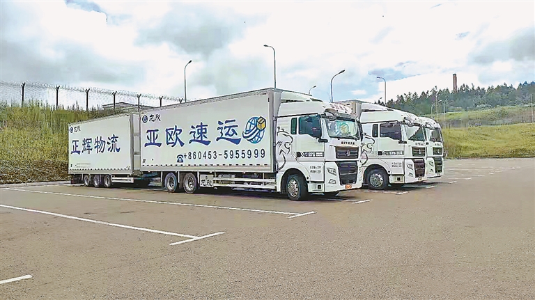 黑龙江省引进中置轴双挂厢式货车