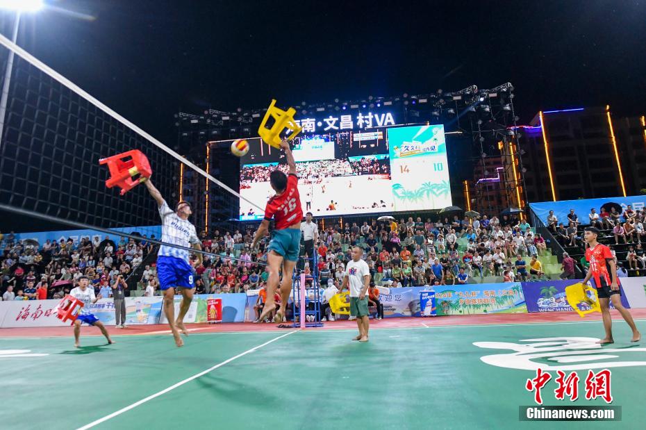 海南侨乡文昌“板凳排球”欢乐多