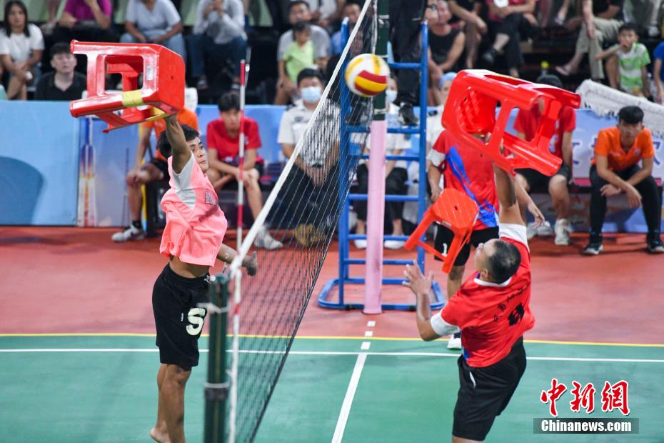 海南侨乡文昌“板凳排球”欢乐多