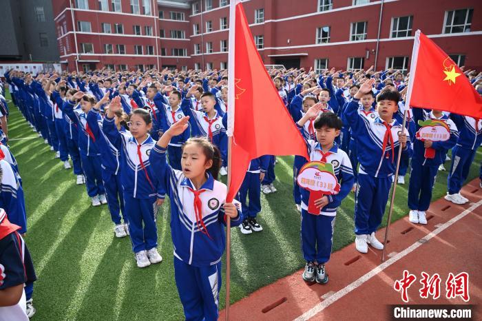 呼和浩特中小学、幼儿园开学 学生享受校园生活