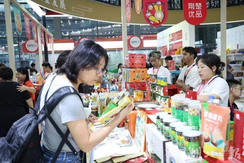 借力深圳西雅国际食品展 荆楚优品签下亿元大订单