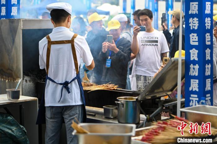 2024年云南昭通小肉串穿制和烤制技能竞赛在昆明开赛 2024年云南昭通小肉串穿制和烤制技能竞赛在昆明开赛
