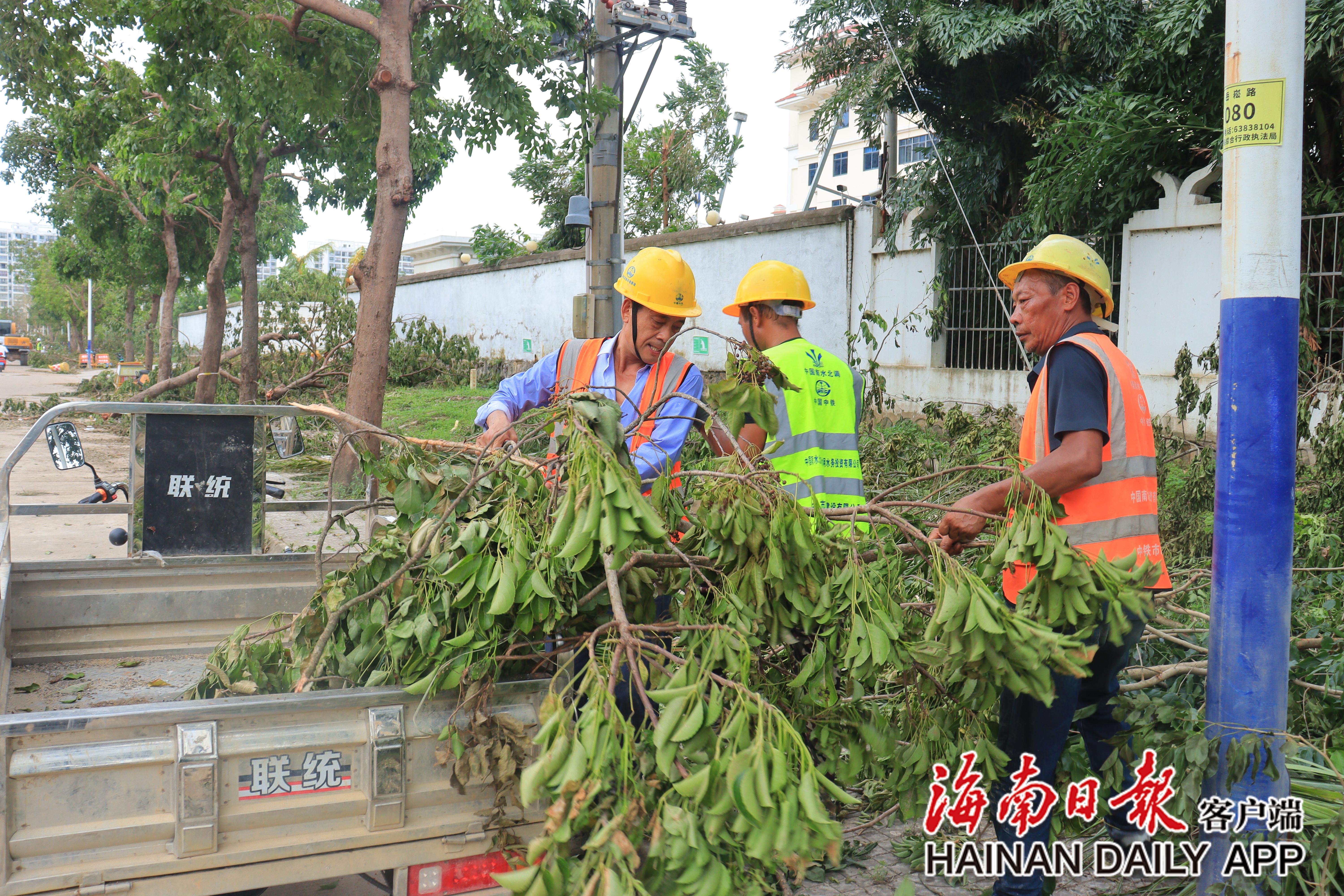 齐心协力恢复幸福家园,中国铁工投资市政环境公司海南定安项目部助力属地救援抢险工作