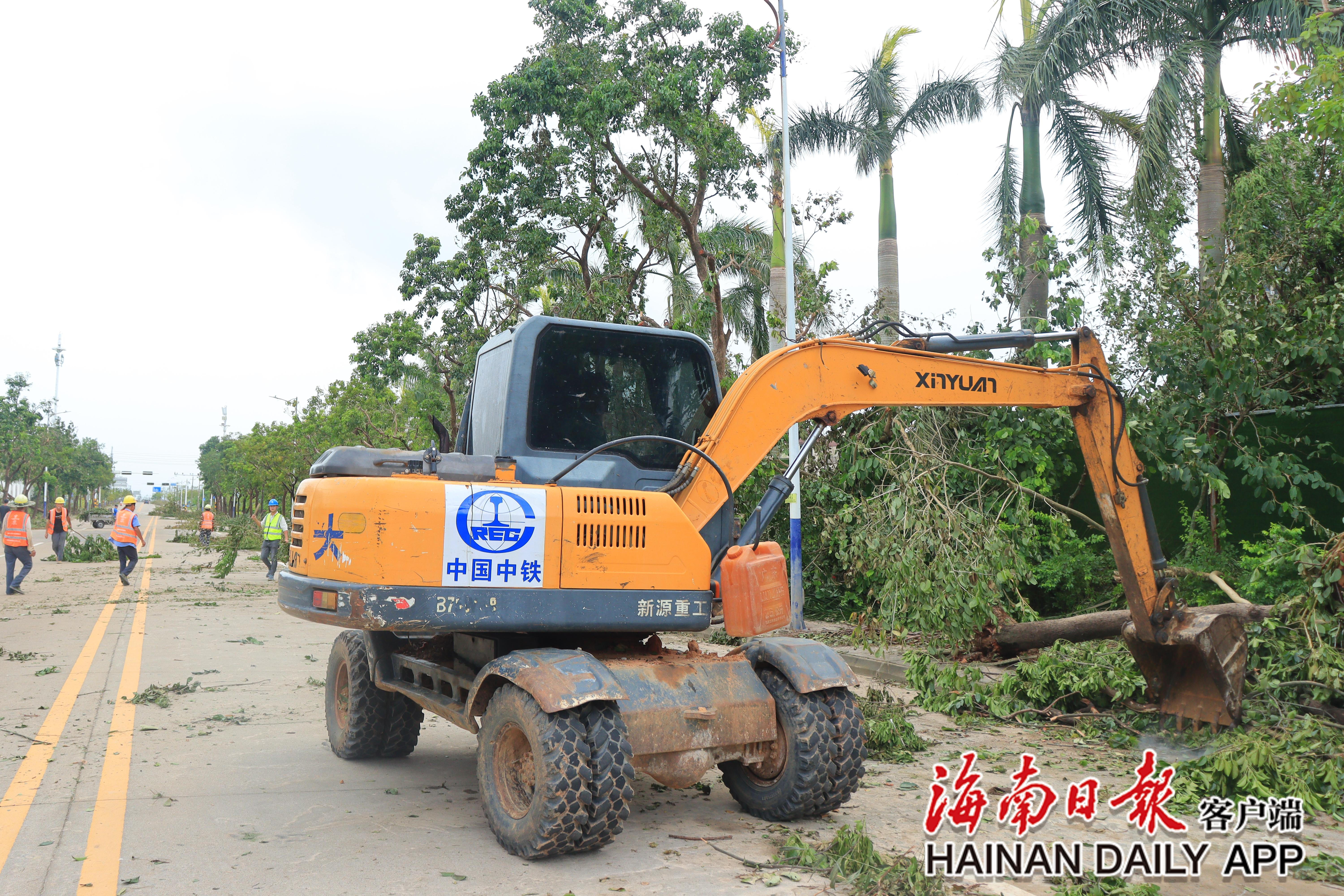 齐心协力恢复幸福家园,中国铁工投资市政环境公司海南定安项目部助力属地救援抢险工作