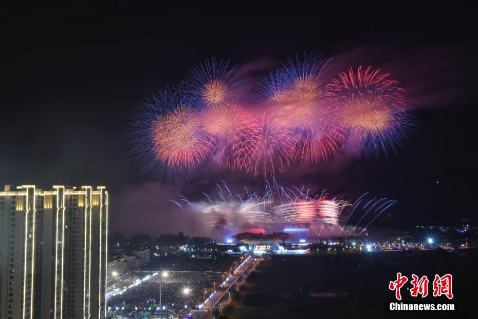 湖南浏阳焰火大会 四国焰火队同台竞技