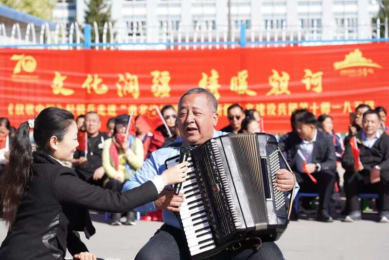 《放歌中国》到新疆 文艺轻骑走边关