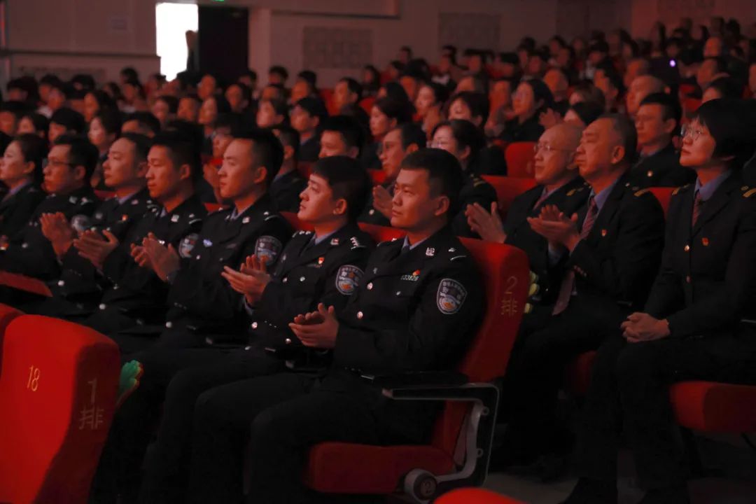 “青藏铁路精神走进新疆铁路”巡回宣讲报告会在乌鲁木齐举行