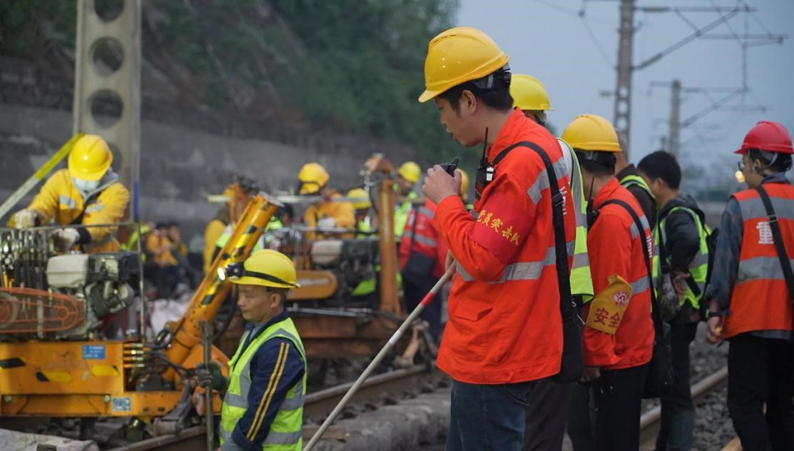 西南地区三大铁路干线大修集中修完工