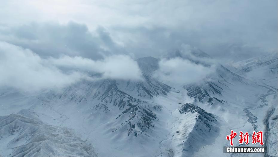 青海都兰：雪景绘丹青