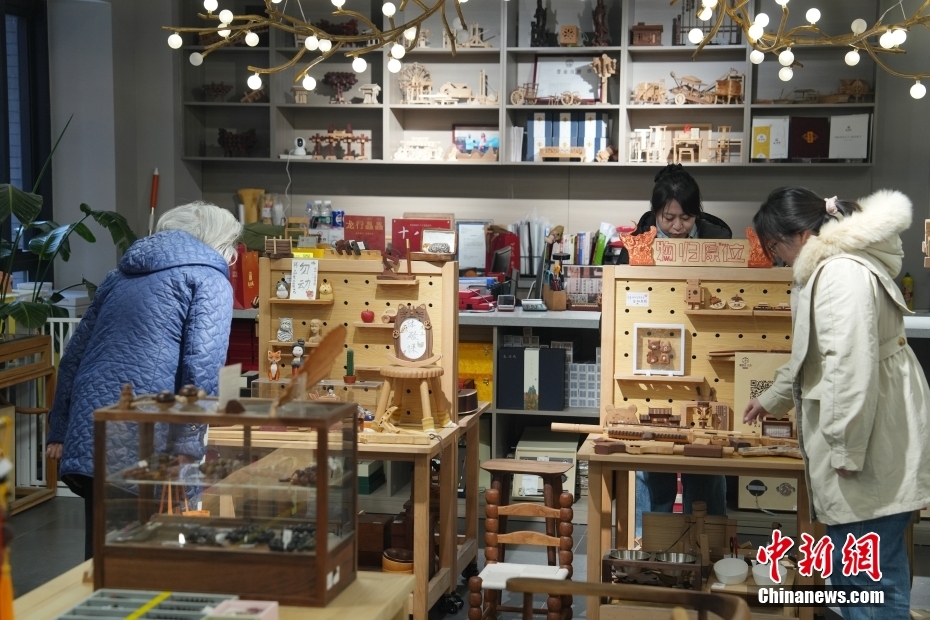 走进老字号：“京作”红木家具的代表——百年龙顺成
