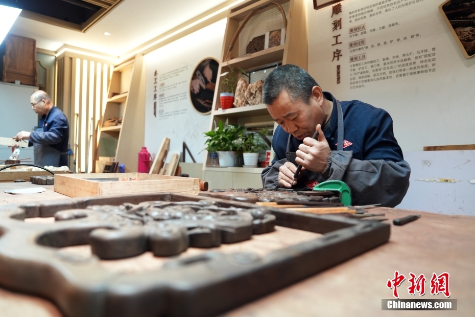 走进老字号：“京作”红木家具的代表——百年龙顺成
