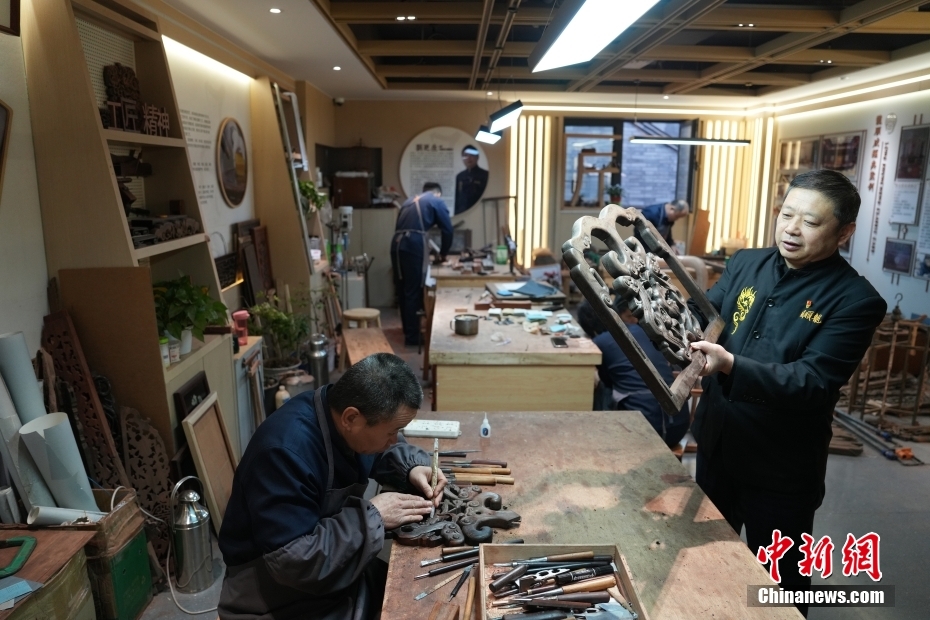 走进老字号：“京作”红木家具的代表——百年龙顺成