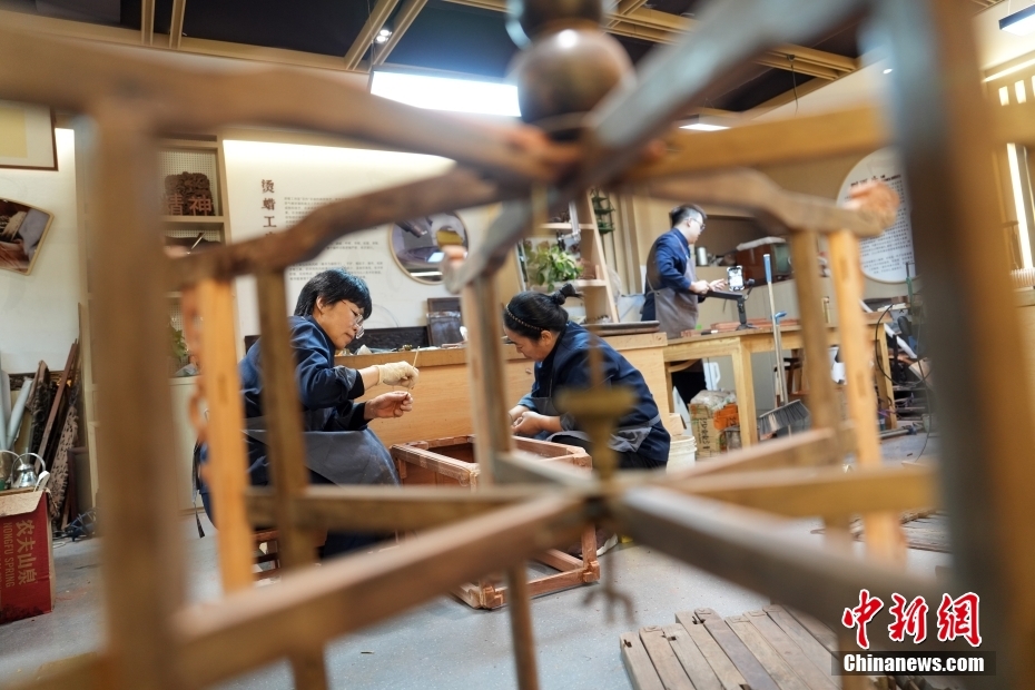 走进老字号：“京作”红木家具的代表——百年龙顺成
