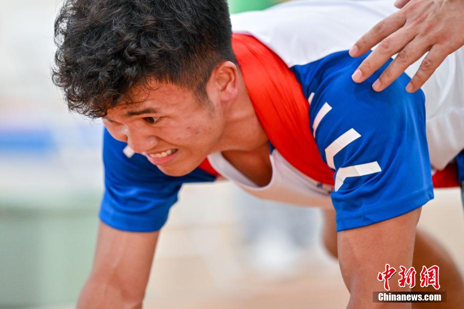 最炫民族风：“大象拔河”力与技的较量