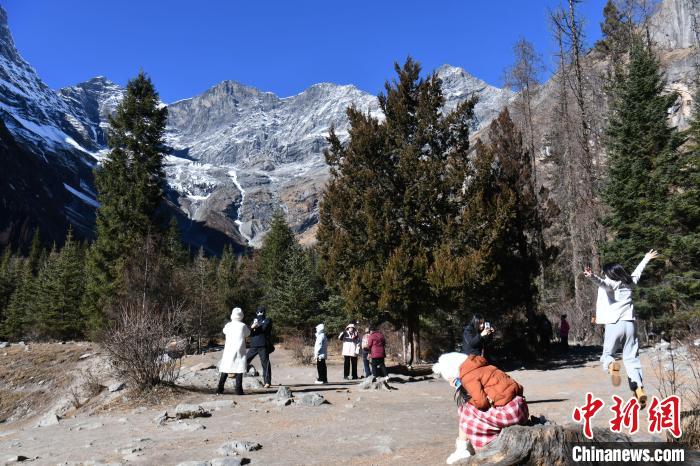 四川四姑娘山双桥沟冬日如画 四川四姑娘山双桥沟冬日如画