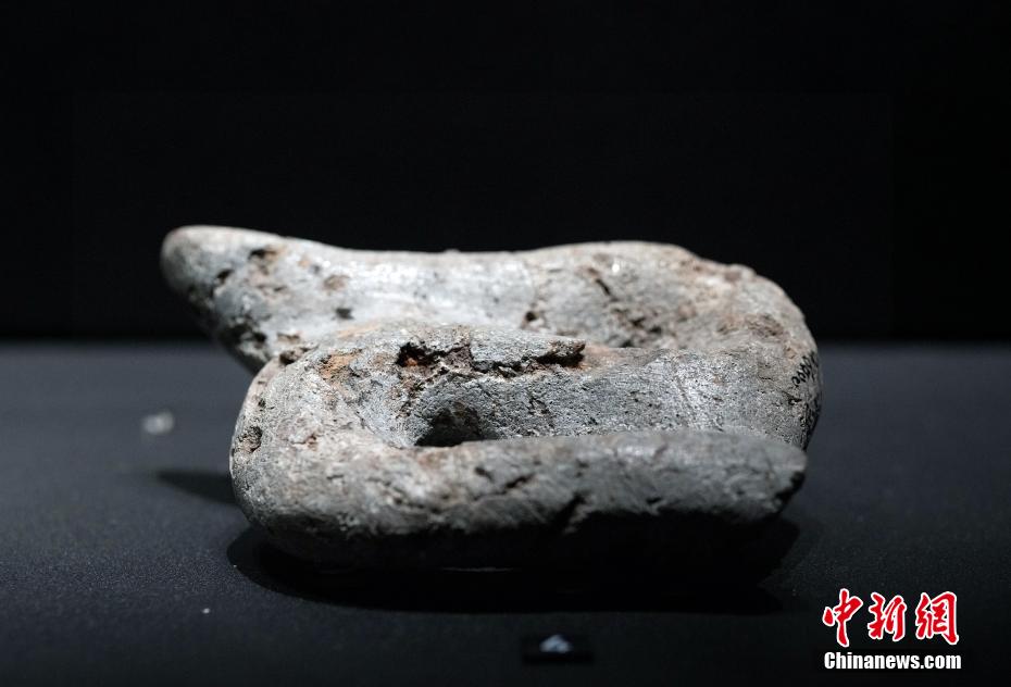 三星堆博物馆蛇元素文物吸引游客参观 三星堆博物馆蛇元素文物吸引游客参观