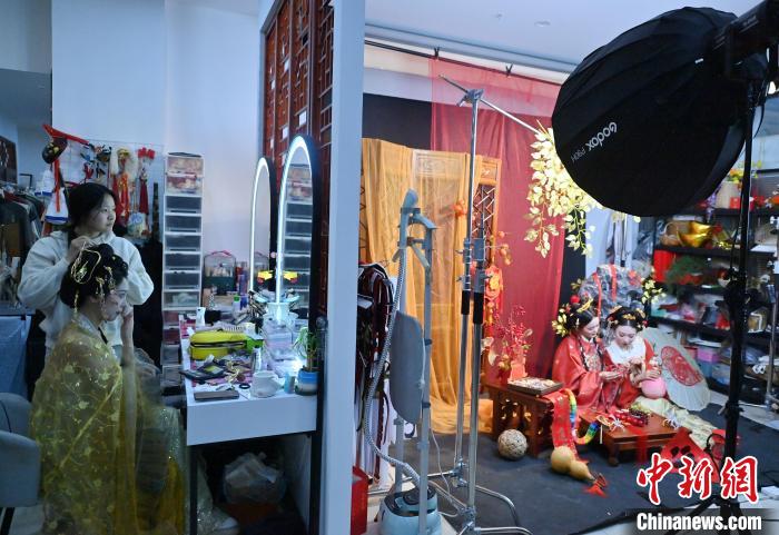 春节将至 汉服摄影火爆