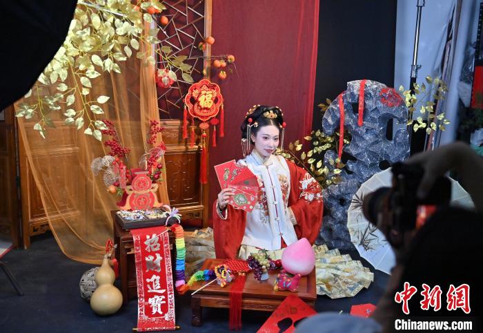 春节将至 汉服摄影火爆