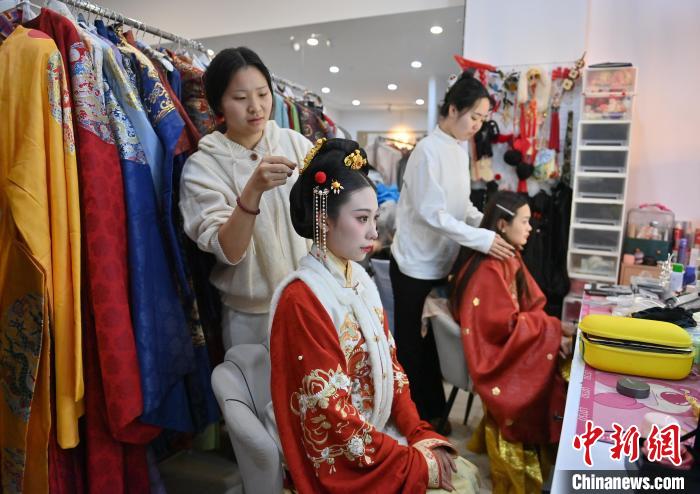 春节将至 汉服摄影火爆