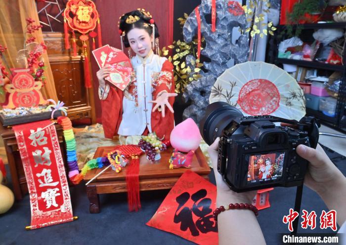 春节将至 汉服摄影火爆