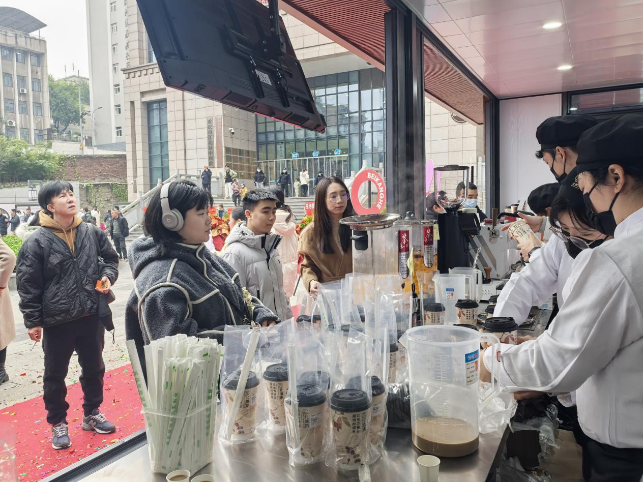 “中药+奶茶” 重庆一中医院里开了家奶茶店