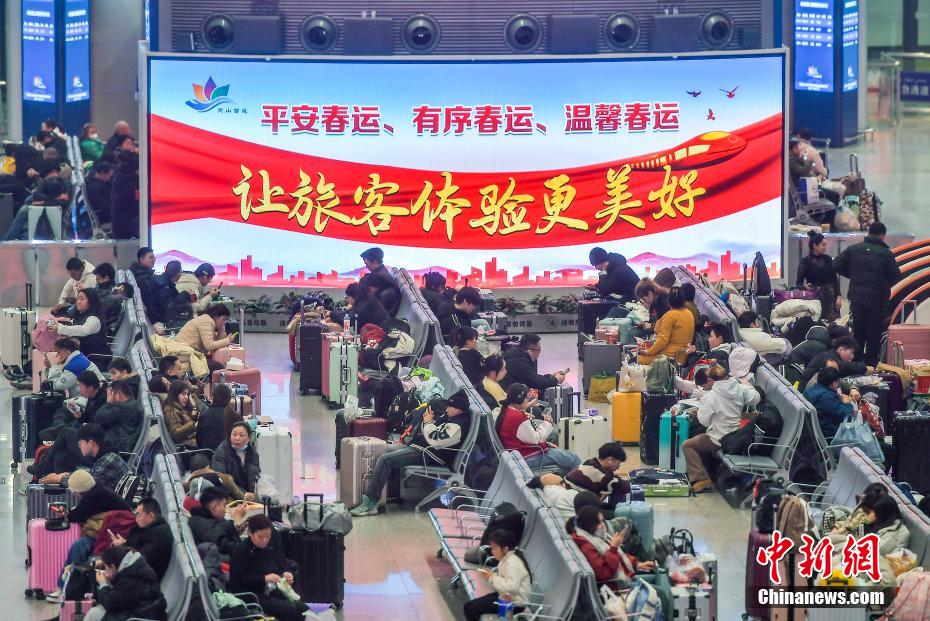 (新春见闻)新疆铁路部门多举措保障2025年春运 (新春见闻)新疆铁路部门多举措保障2025年春运