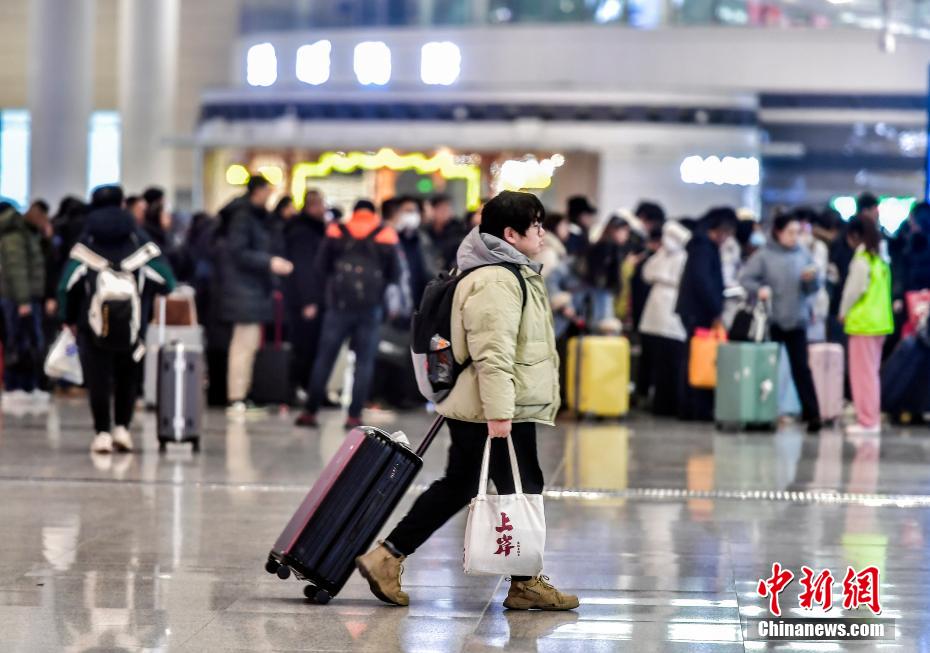 (新春见闻)新疆铁路部门多举措保障2025年春运 (新春见闻)新疆铁路部门多举措保障2025年春运