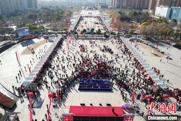 安徽灵璧：年味市集热闹喜庆