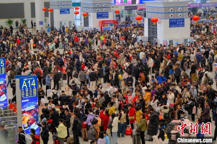 节前春运过半 深圳铁路到发旅客439.8万人次
