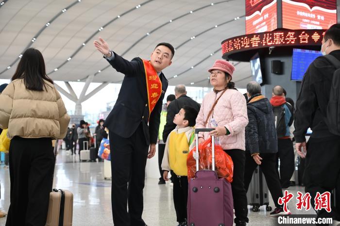 节前春运过半 深圳铁路到发旅客439.8万人次