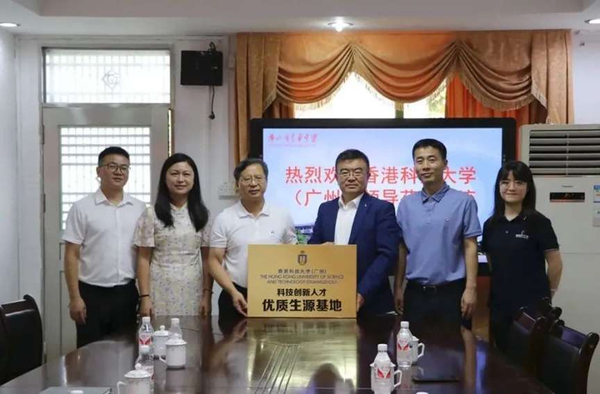 首届港澳班成立半年，广东省佛山市季华中学“粤港澳拔尖人才培养”迈出关键一步