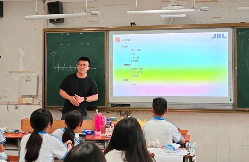 首届港澳班成立半年，广东省佛山市季华中学“粤港澳拔尖人才培养”迈出关键一步