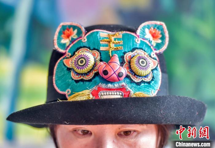 乌鲁木齐:传统布老虎制作融入新元素 乌鲁木齐:传统布老虎制作融入新元素