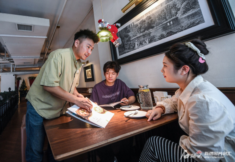 图片故事丨新疆小伙携“丝路披萨”征服意大利评委味蕾