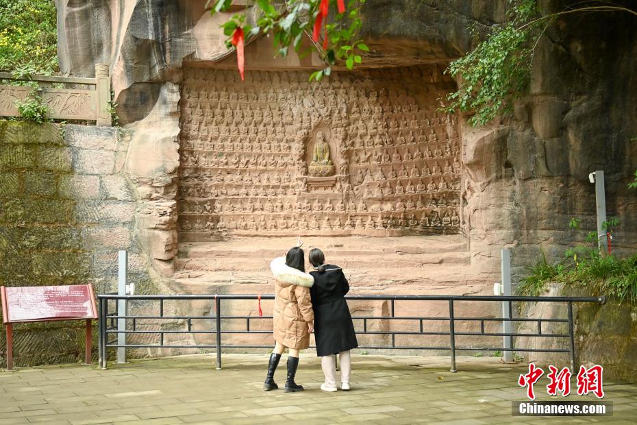 四川眉山藏在乡野镌刻精美的摩崖石刻造像群