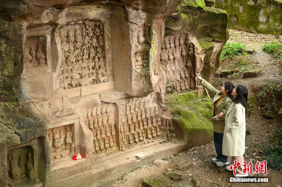 四川眉山藏在乡野镌刻精美的摩崖石刻造像群