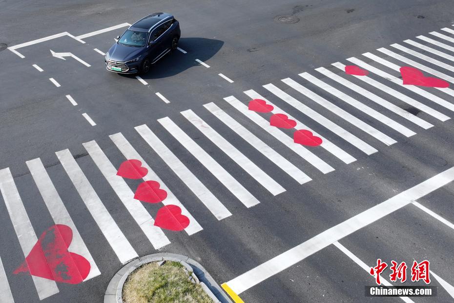 航拍南京江北浦云路大桥 爱心图案“爱”意十足 航拍南京江北浦云路大桥 爱心图案“爱”意十足