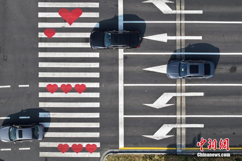 航拍南京江北浦云路大桥 爱心图案“爱”意十足 航拍南京江北浦云路大桥 爱心图案“爱”意十足