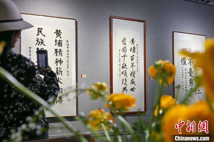 云南省图书馆展出百余幅书画作品回顾抗战历史