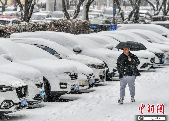 乌鲁木齐降雪降温