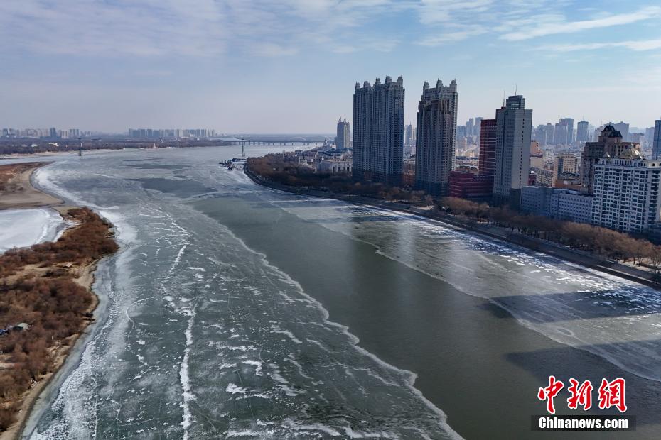 航拍松花江哈尔滨段冰雪初融 航拍松花江哈尔滨段冰雪初融