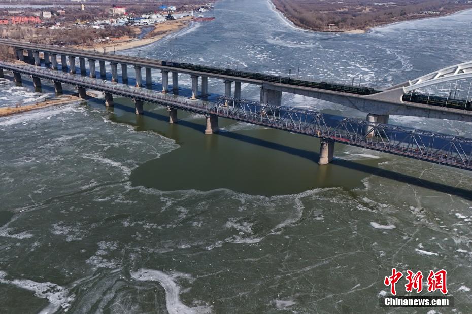 航拍松花江哈尔滨段冰雪初融 航拍松花江哈尔滨段冰雪初融
