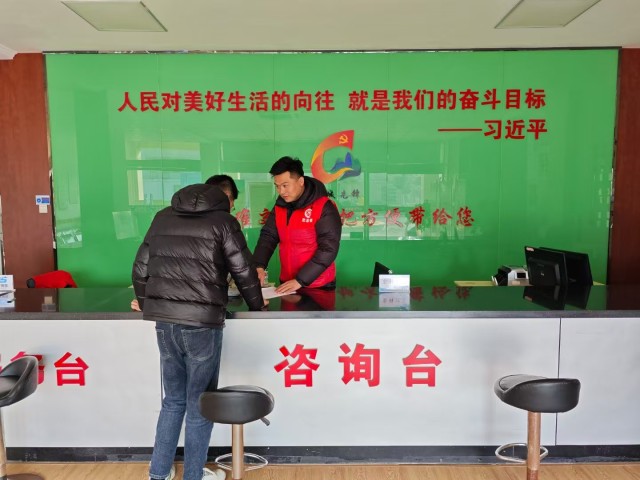 “好人李超”让青春化为一片乡村绿荫 “好人李超”让青春化为一片乡村绿荫
