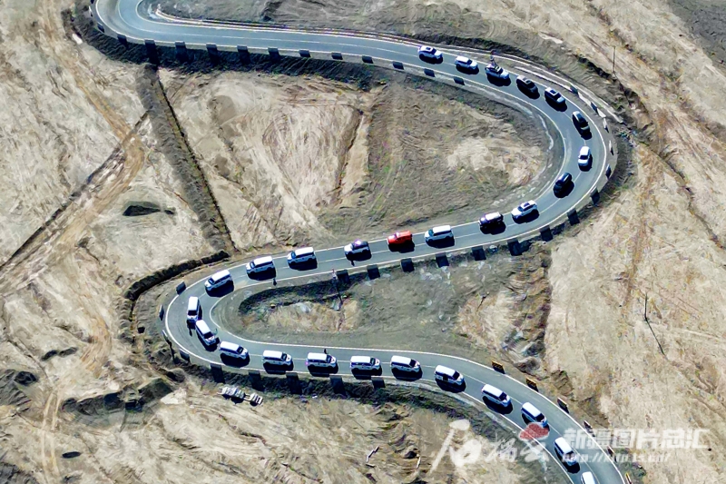 云端天路重启！百辆自驾车“盘”过600多道弯